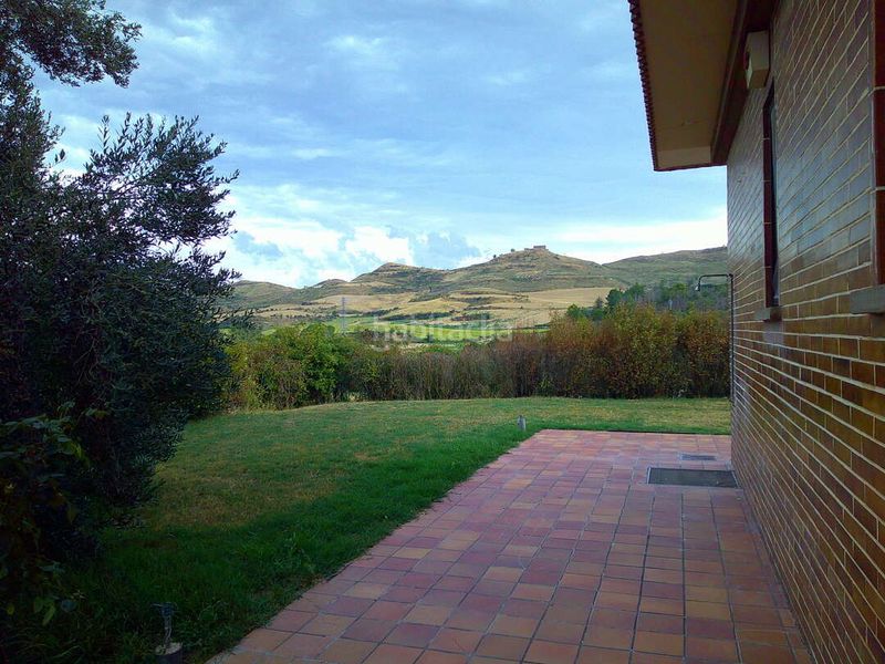 Foto 96200aa9-5936-42a3-ba6a-52f72b0fd95d. Chalet in carretera campanas 5 in Puente la Reina / Gares