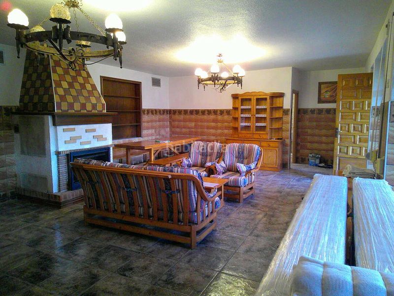 Foto d8c2e8de-6ba5-40ef-a7f4-f9132f6d69b0. Chalet in carretera campanas 5 in Puente la Reina / Gares