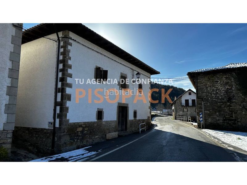 Foto 0b555bcb-a243-41c6-9e40-b671637a8c68. Haus mit heizung in Esparza de Salazar