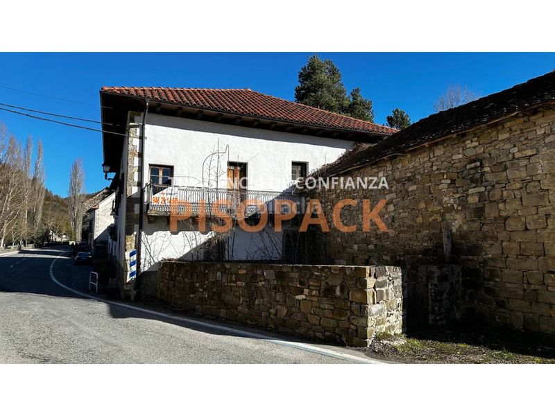Foto 0cbe7dfa-8cd7-418c-b11c-e5d3f293d7f1. Haus mit heizung in Esparza de Salazar