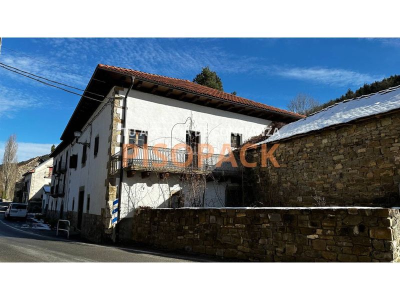 Foto 5907a210-049a-4c2a-b60e-f835114e8aee. Haus mit heizung in Esparza de Salazar