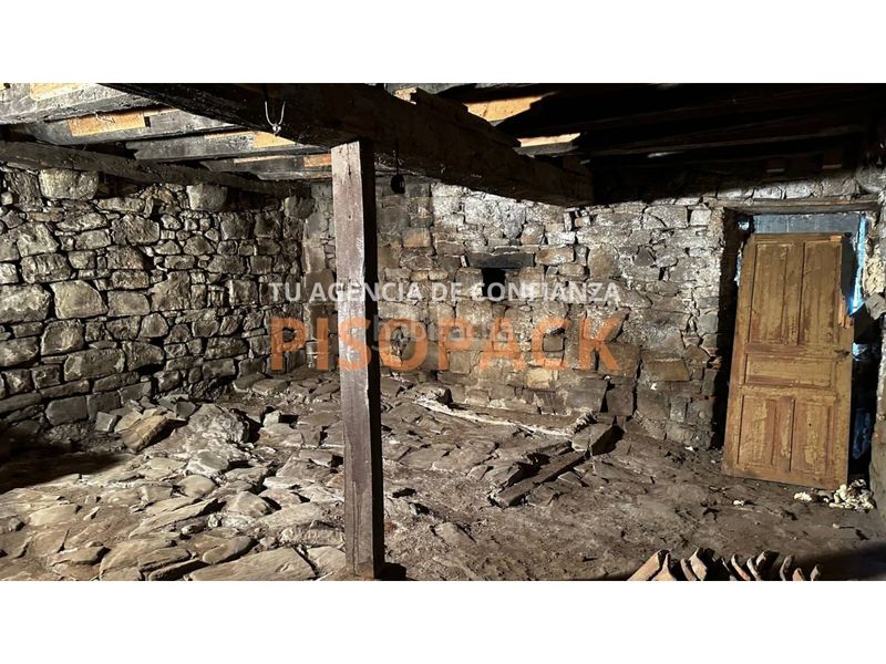 Foto 5d7a24a4-762f-4fcb-972d-36d9dcc55a05. Haus mit heizung in Esparza de Salazar