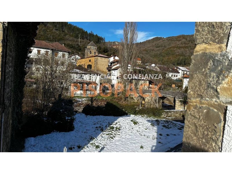 Foto 72ada874-e7c0-4a5a-8f1a-09febfeaf272. Haus mit heizung in Esparza de Salazar