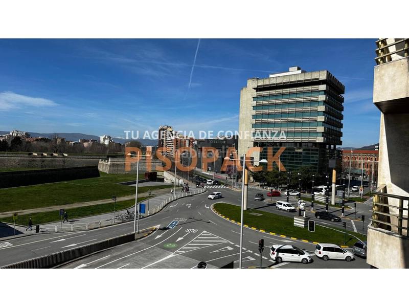 Foto 75a5ba2a-de36-4294-b569-b6f104b499cf. Pis amb calefacció a Segundo Ensanche Pamplona / Iruña