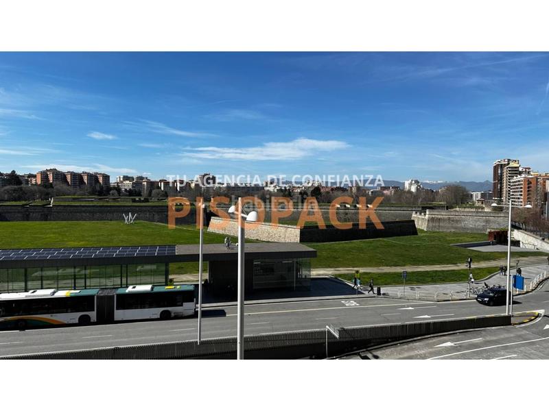 Foto 95a65b0e-c4d7-42ab-abd5-ddd13513a36c. Pis amb calefacció a Segundo Ensanche Pamplona / Iruña