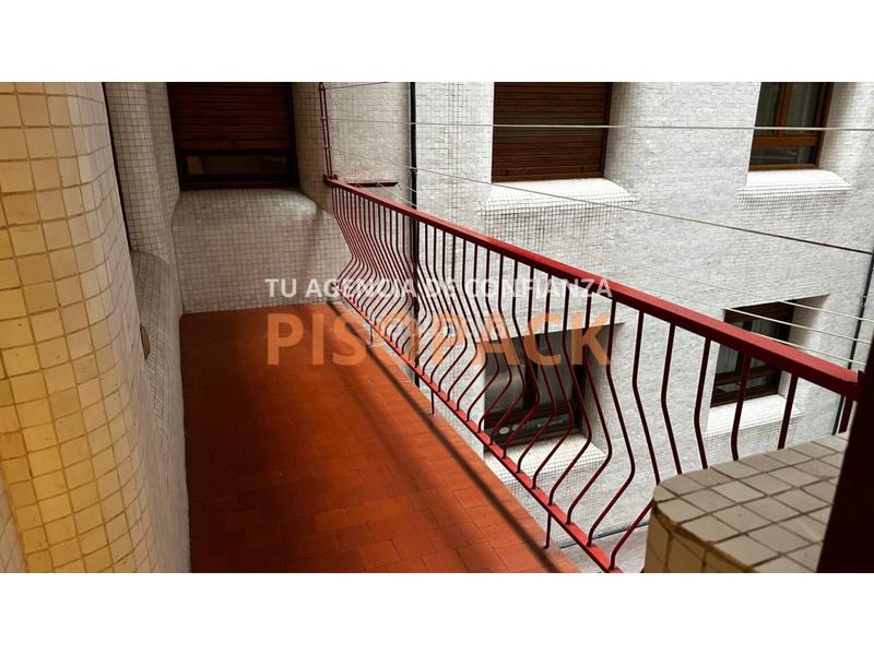 Foto aee151a7-0ae6-40e0-810d-12fc1f727549. Pis amb calefacció a Segundo Ensanche Pamplona / Iruña