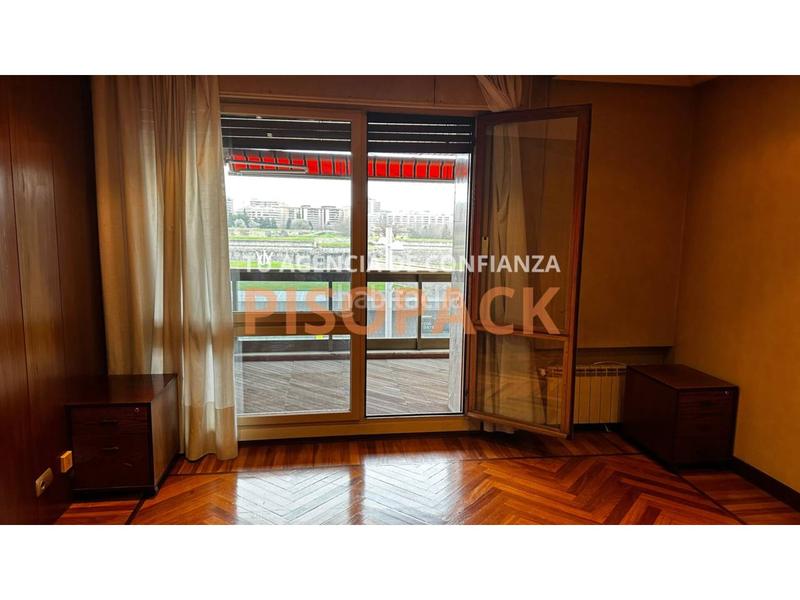 Foto c30193a5-4ce3-4a1c-8a37-490271a5761f. Pis amb calefacció a Segundo Ensanche Pamplona / Iruña