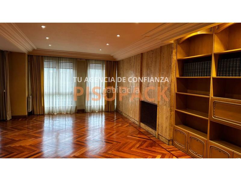 Foto c5bcd852-43e8-4a56-aaf7-48530d520b39. Pis amb calefacció a Segundo Ensanche Pamplona / Iruña