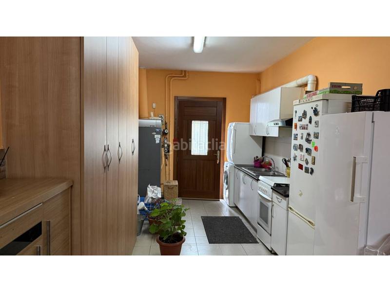 Foto 309d405a-8a78-40a6-95fa-4cd0522597d1. Casa adossada amb calefacció aparcament a Urdiain