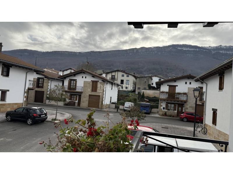 Foto 4cadf859-ba30-4def-aedc-a86f509c5d90. Casa adossada amb calefacció aparcament a Urdiain