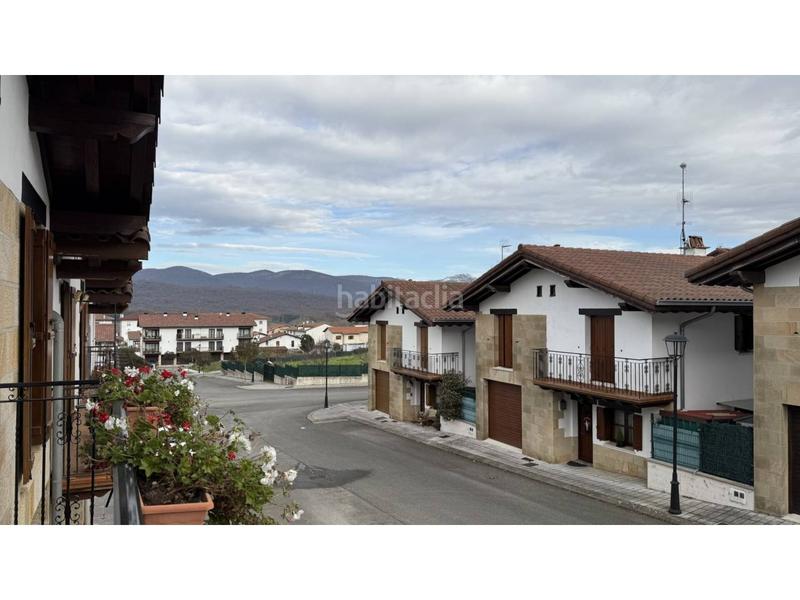 Foto 9a14ede9-96e2-4038-b9b5-e8e4fc2a2262. Casa adossada amb calefacció aparcament a Urdiain