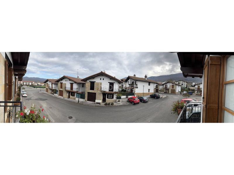Foto b853d113-2872-46aa-bffa-2f99d14e4369. Casa adossada amb calefacció aparcament a Urdiain
