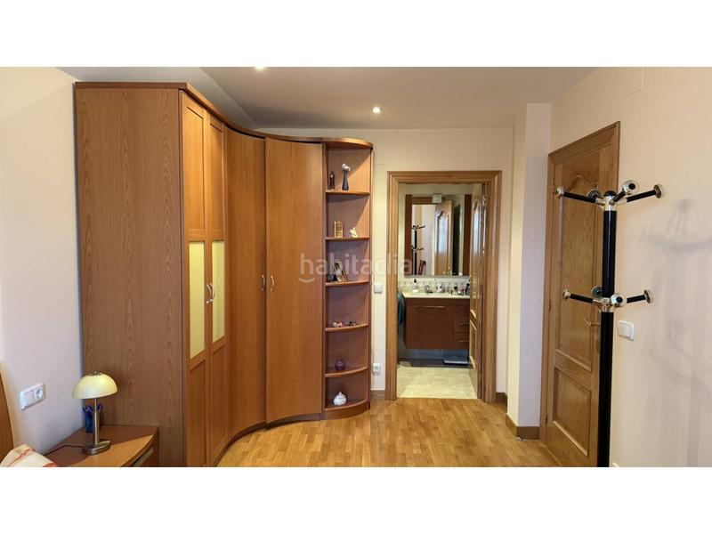 Foto c22a6246-d095-40e9-95d2-b9388debaec1. Casa adossada amb calefacció aparcament a Urdiain