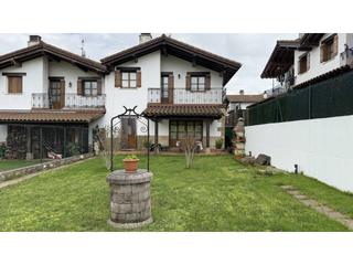Casa adosada  Kortela. Casa chalet en venta urdiain con buenas vistas y jardin amplio