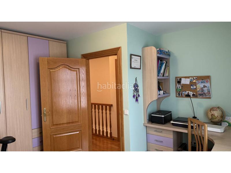 Foto e900d465-449f-4c1c-a81f-9a6c2c8818dc. Casa adossada amb calefacció aparcament a Urdiain