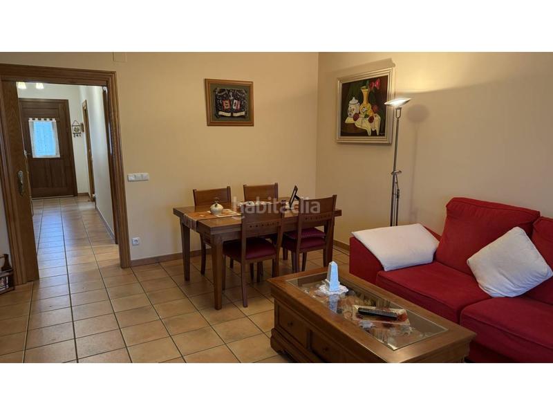 Foto f23d53f9-7084-47a4-8d63-69f46bcf6a37. Casa adossada amb calefacció aparcament a Urdiain