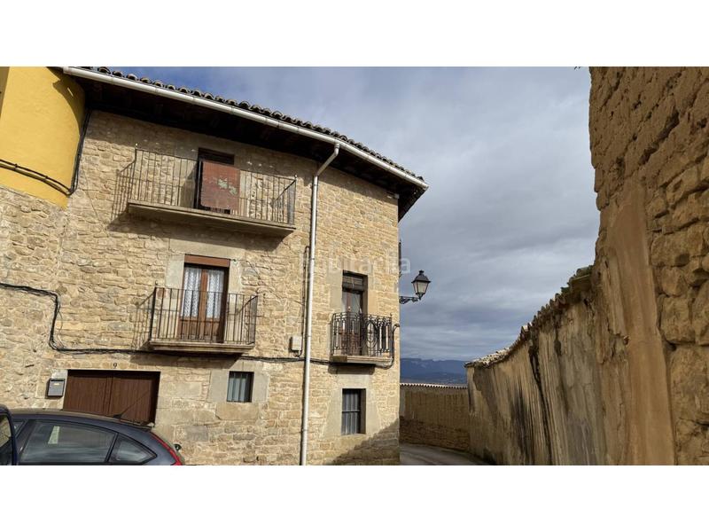 Foto 6954153b-6423-4081-9fb0-54b8f4292ff9. Casa en el pueblo de caseda se vende una casa bien cuidada de tres alturas. en Cáseda