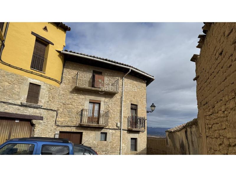 Foto 97bdb5d4-4771-4666-94ef-30a6aec09840. Casa en el pueblo de caseda se vende una casa bien cuidada de tres alturas. en Cáseda