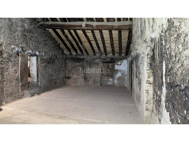 Foto ec9c5b59-5038-4cb7-8681-f257f6053c08. Casa en el pueblo de caseda se vende una casa bien cuidada de tres alturas. en Cáseda