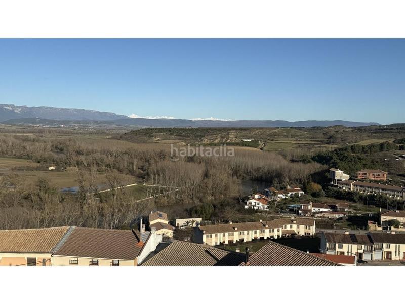 Foto f871caa1-4787-4f7a-a937-c4f407c9aa7f. Casa en el pueblo de caseda se vende una casa bien cuidada de tres alturas. en Cáseda