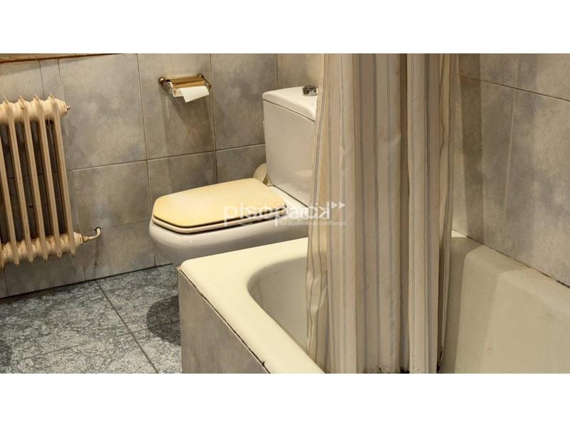 Foto 1b6afd59-bd93-4a8c-9f52-9e9fd496e817. Piso venta de piso en calle aralar con terraza. en Pamplona / Iruña