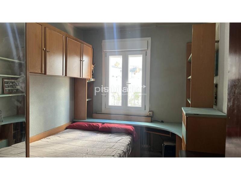 Foto 6ed7f289-6f56-44eb-bc77-583e23d51582. Piso venta de piso en calle aralar con terraza. en Pamplona / Iruña
