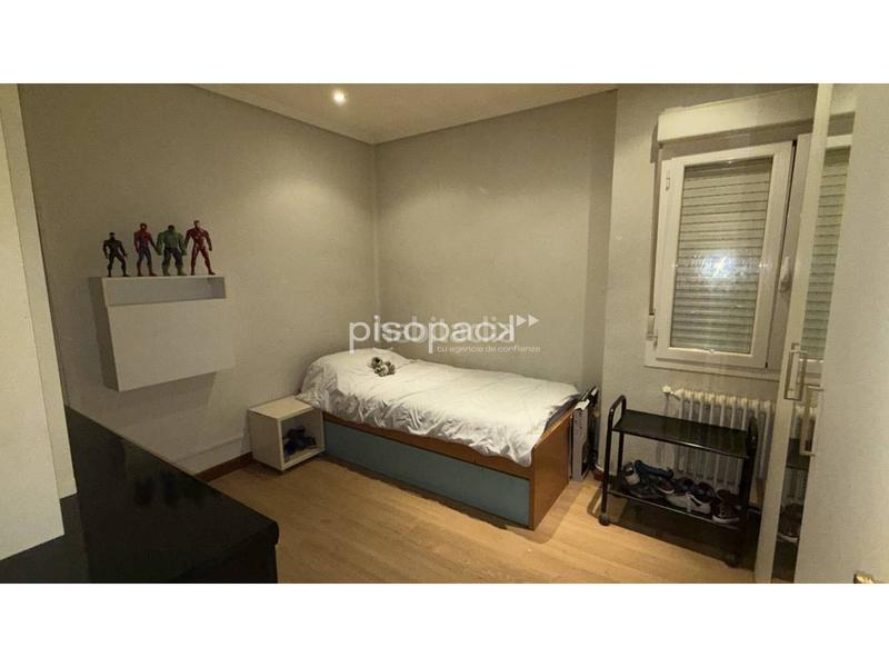 Foto aa1a1fa6-454b-416e-ba11-98b4465e8d59. Piso venta de piso en calle aralar con terraza. en Pamplona / Iruña