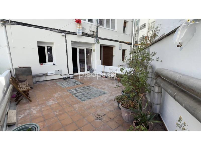 Foto c8ca68f8-d817-4cf1-8a9a-e85a21aa2444. Piso venta de piso en calle aralar con terraza. en Pamplona / Iruña