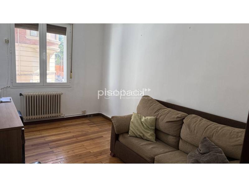 Foto c91267b1-202e-4d88-931f-e9c6e49a1ee0. Piso venta de piso en calle aralar con terraza. en Pamplona / Iruña