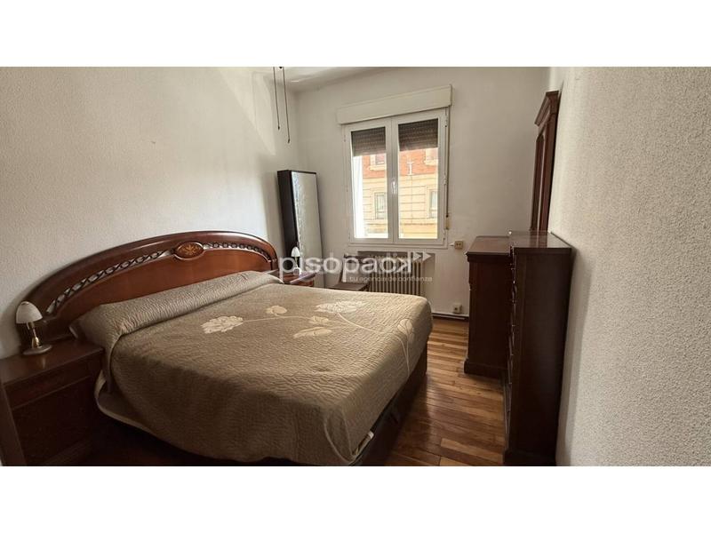 Foto e3efcd06-f497-401e-bd68-ba235325bb36. Piso venta de piso en calle aralar con terraza. en Pamplona / Iruña