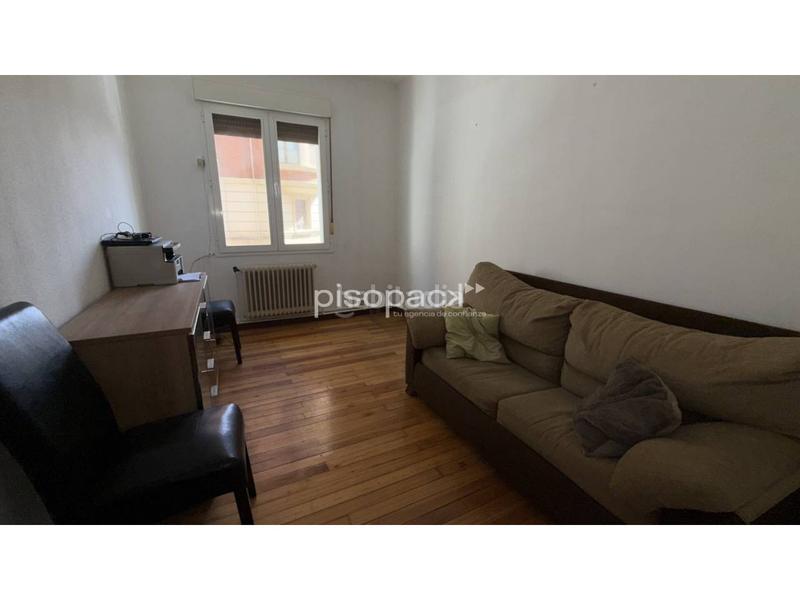 Foto ec871c3b-213c-4469-abfe-7964e3d2c5b2. Piso venta de piso en calle aralar con terraza. en Pamplona / Iruña