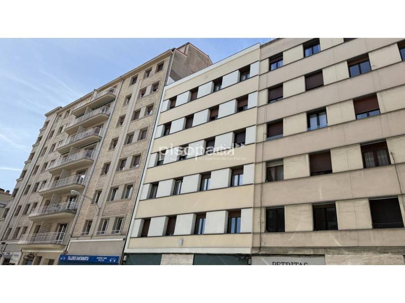 Foto fe5c5090-6c9d-4229-9949-8ebbf950002d. Piso venta de piso en calle aralar con terraza. en Pamplona / Iruña