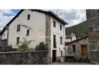 Casa  Iriartea. Se venda casa en el centro del pueblo del roncal.