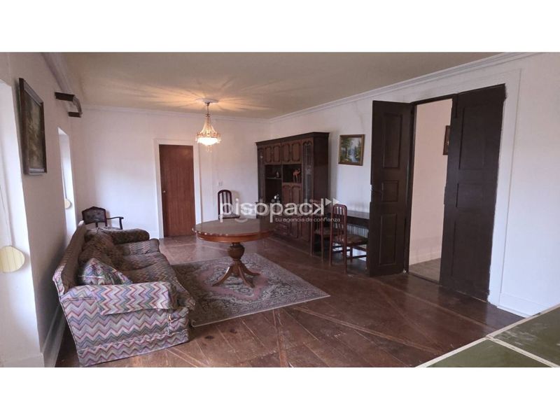 Foto bc007381-faac-4c8f-95e9-1a1021294f38. Masia amb calefacció aparcament a Artajona