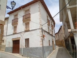 Mas  Calle jerusalén. Se vende casa grande en el centro de pueblo de artajona