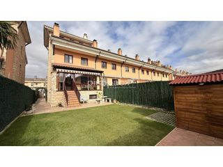 Casa adossada  Paseo cierzo. Adosado en venta berriosuso en perfecto estado y de lujo