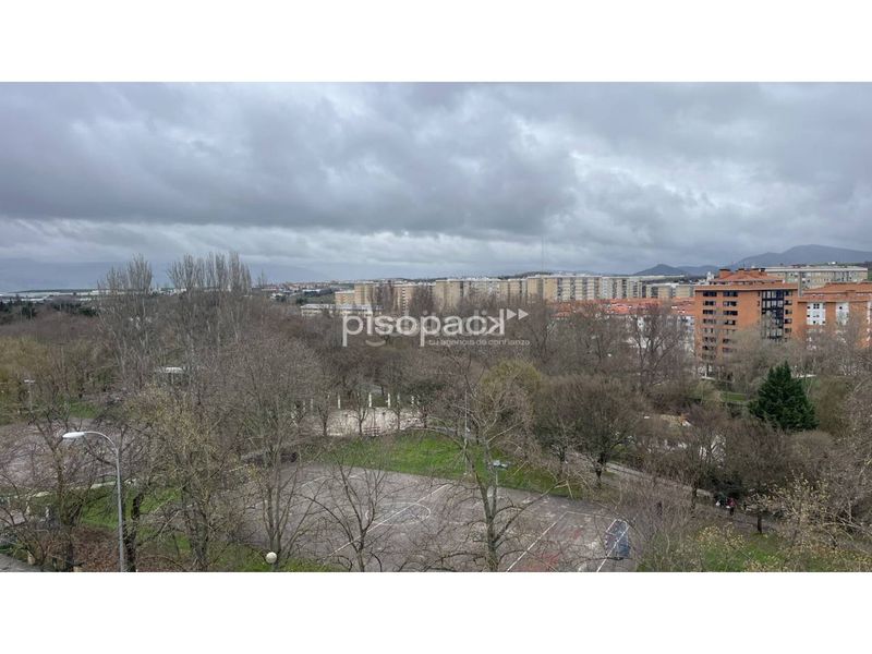 Foto e6d72fed-5230-44f3-aa3e-d7f4cf981f7a. Pis amb calefacció a San Juan Pamplona / Iruña