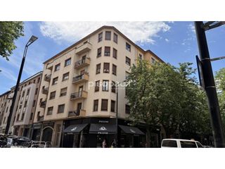 Pis  Calle paulino caballero. Venta de piso en calle paulino caballero con amplia terraza.