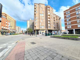 Pis  Calle joaquín azcárate. Burlada, buen piso todo exterior 2 dormitorios, amplio salón, ba
