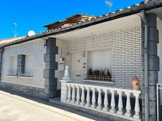 Casa  Grupo san josé obrero. San adrian bonita casa en planta baja con cochera, muy buen esta