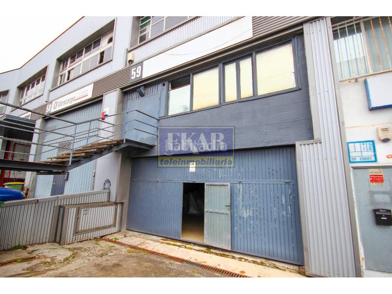 Foto f3dfe0c0-d6b5-4ae9-aa5b-b79881f6d893. Industrial building in hilanderas (ed. belasko) 59 in Irun