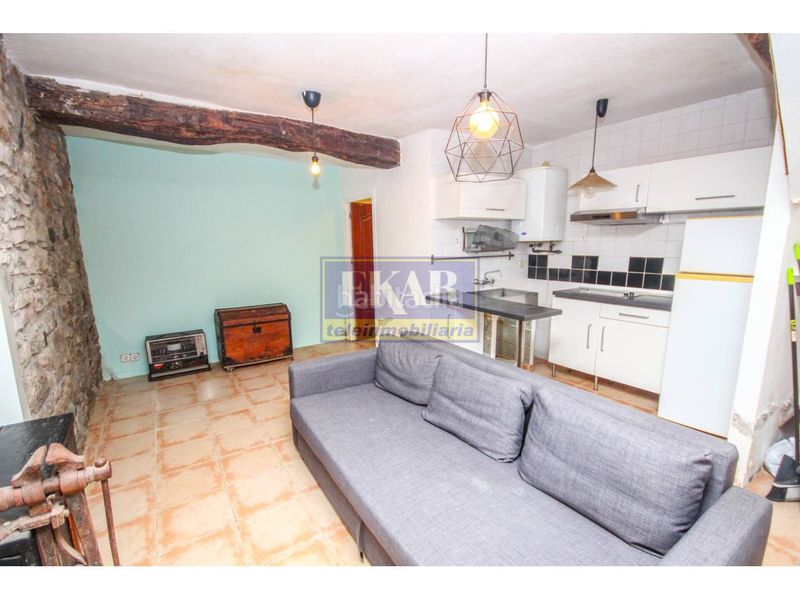 Foto 0377b7e5-f89f-4809-87b2-cd60009514a0. Aparcament cotxe a calle contracalle 8 a Centro - Mendibil - Santiago Irun