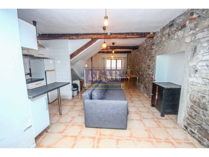 Foto 08b4b455-5a17-491e-93eb-d420ae461830. Aparcament cotxe a calle contracalle 8 a Centro - Mendibil - Santiago Irun