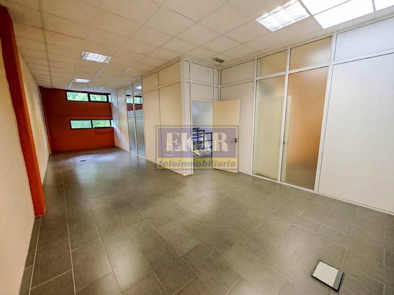 Foto d8cca612-3761-4ab1-9caa-60bd8f17b055. Rent business premise in Zamalbide Errenteria