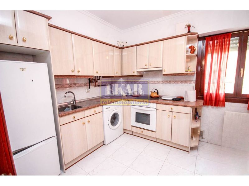 Foto 1a274f2a-e3bd-41a6-a4d9-bcee3ec8f438. Pis a calle virgen milagrosa 4b a Centro - Mendibil - Santiago Irun