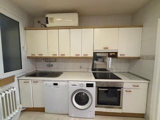 Rent Flat  Calle de aralar 1. Piso para estudiantes en el segundo ensanche