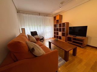 Alquiler Piso en Calle del río arga 16. Luminosa vivienda en la rochapea