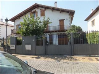 Miete Reihenhaus  Calle oncea. Chalet adoasado en ororbia
