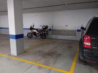 Miete Autoparkplatz in Calle del monasterio de urdax 19. Centrico aparcamiento en monasterio de urdax