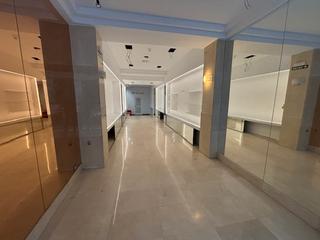 Alquiler Local Comercial en Calle navarro villoslada 6. Moderno local en el ensanche